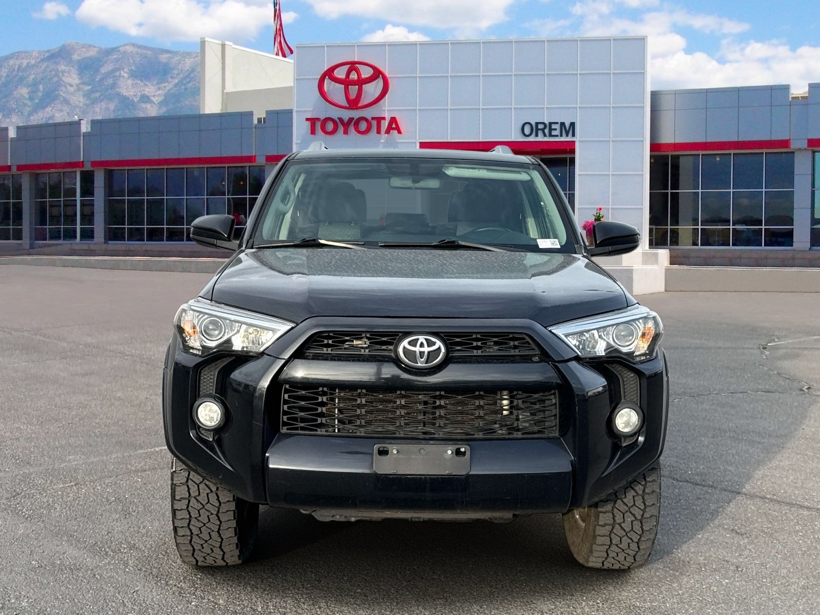 Used 2018 Toyota 4Runner SR5 AWD/4WD image 2