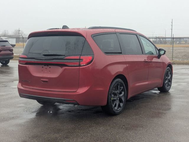 New 2026 Chrysler Pacifica Select FWD image 3
