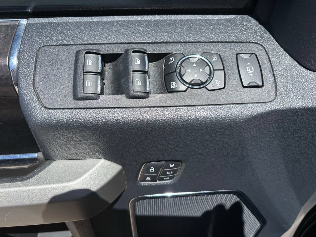 Used 2022 Ford F350 Lariat w/ Black Appearance Package AWD/4WD image 13