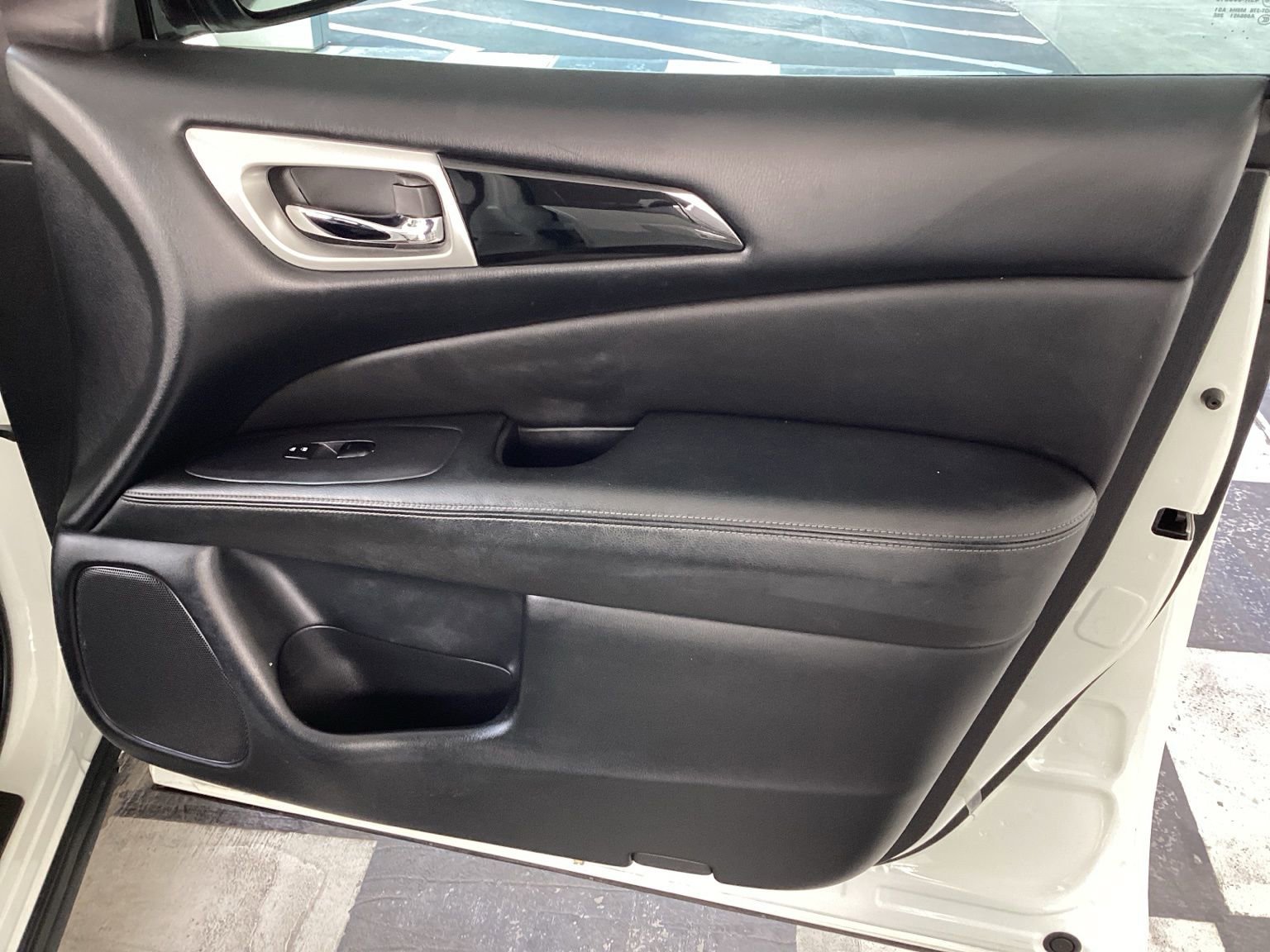 Used 2018 Nissan Pathfinder S image 24