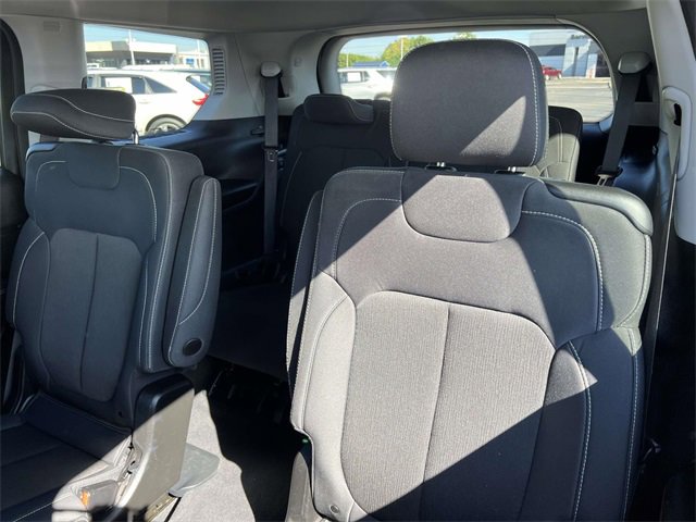 Certified 2023 Jeep Grand Cherokee L Laredo image 27