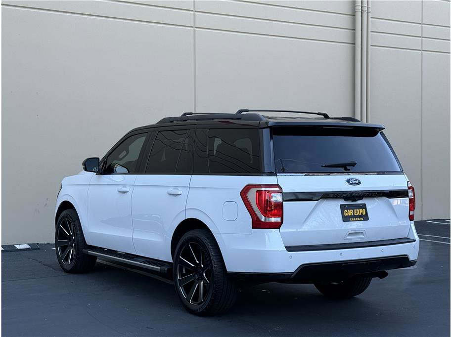 Used 2018 Ford Expedition XLT w/ Equipment Group 202A image 4