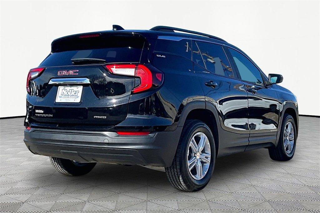 Used 2022 GMC Terrain SLE w/ Driver Convenience Package image 2