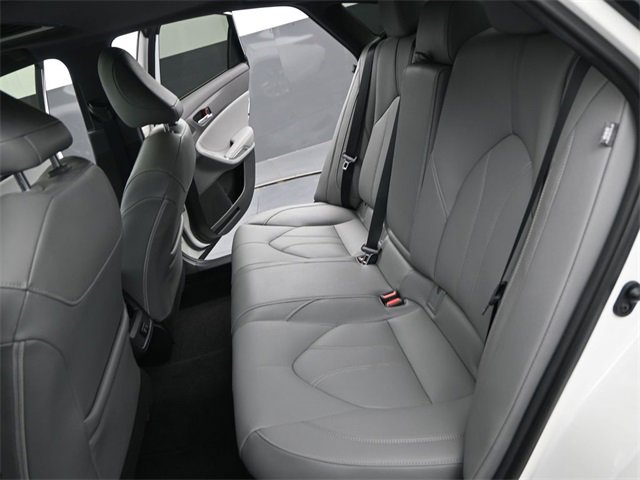 Used 2021 Toyota Avalon XLE image 16