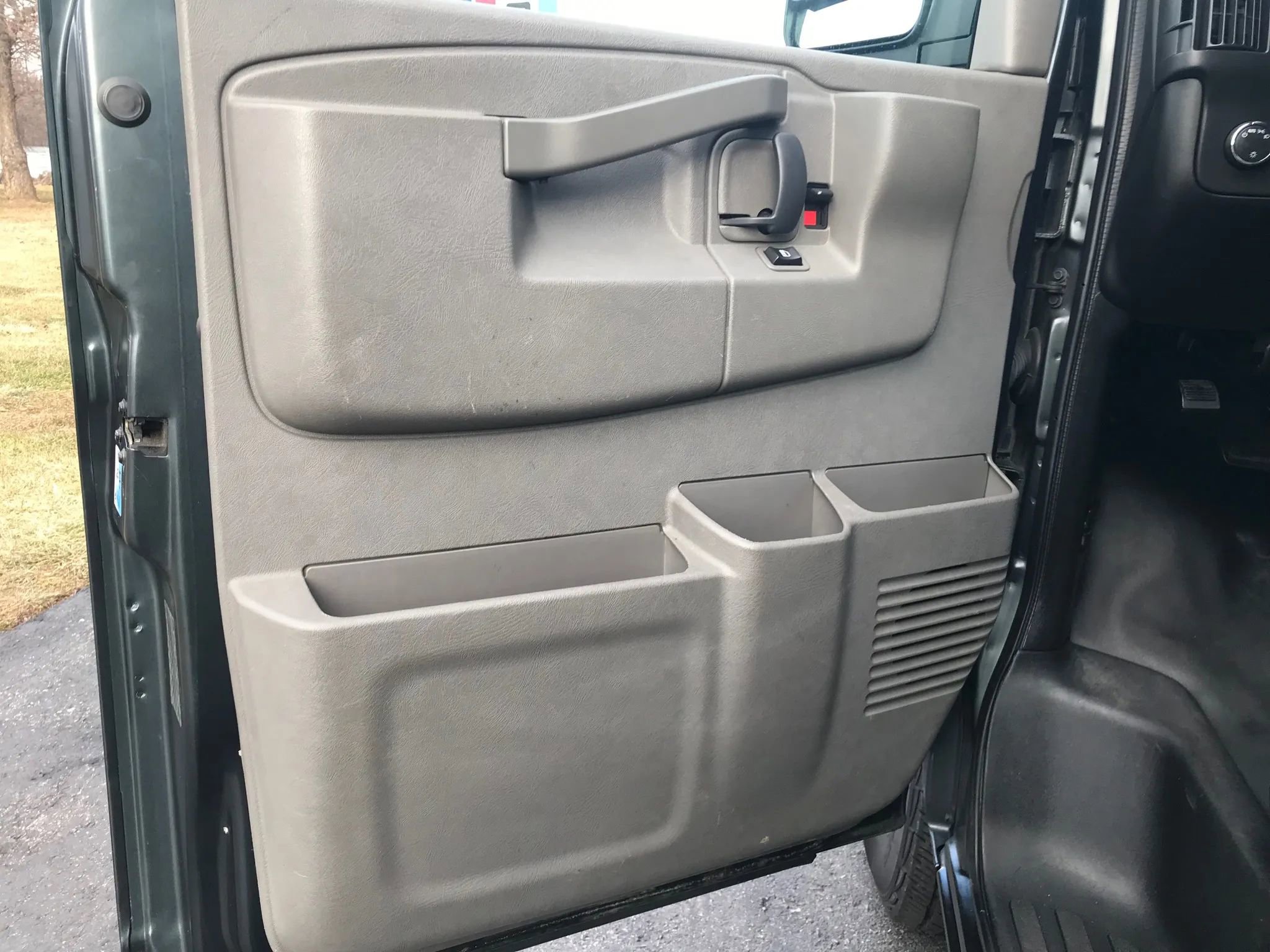 Used 2017 Chevrolet Express 3500 LT w/ LT Preferred Equipment Group image 11