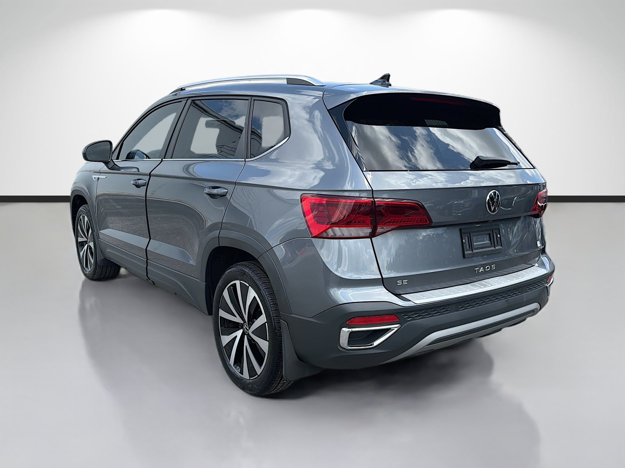 Used 2022 Volkswagen Taos SE FWD image 5