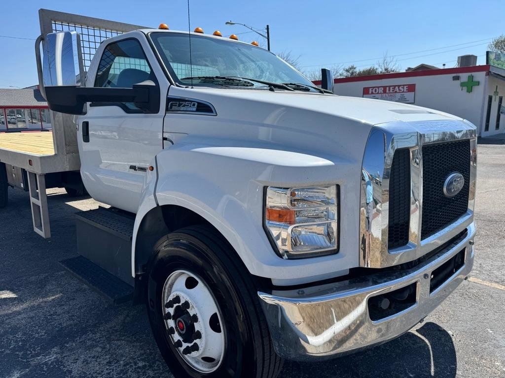 Used 2021 Ford F750 2WD Regular Cab Super Duty image 2