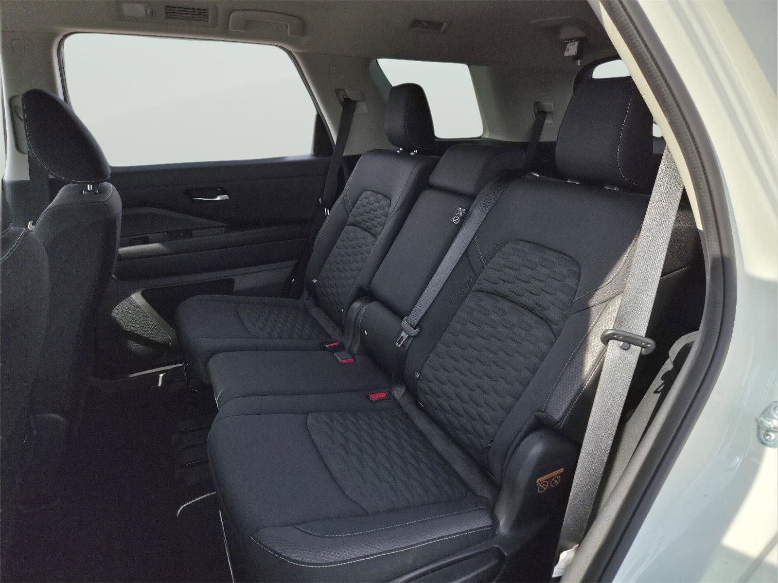 Used 2022 Nissan Pathfinder SV image 11