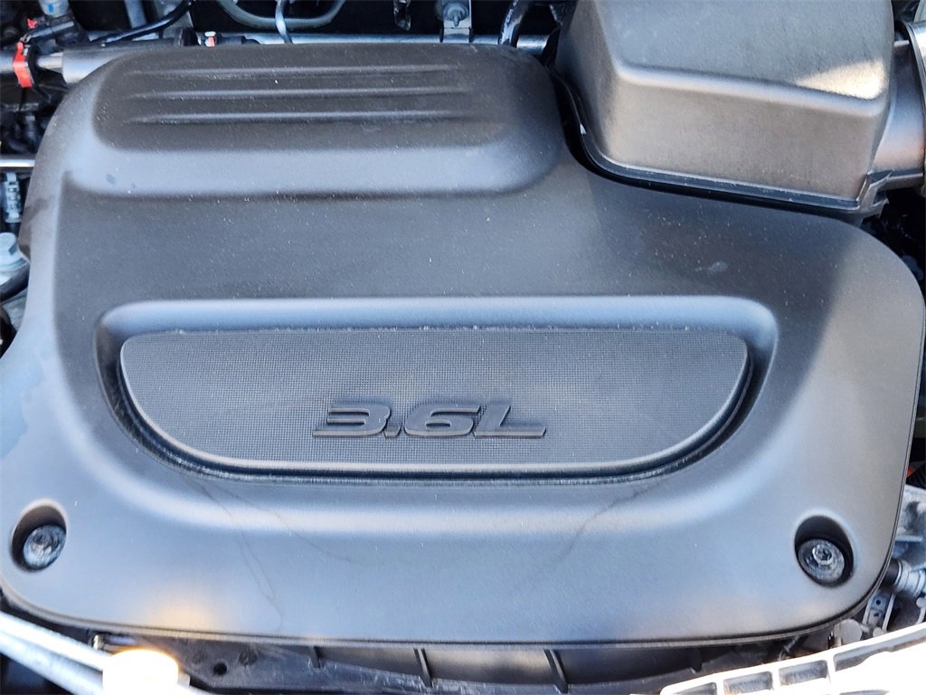 Used 2024 Chrysler Pacifica Touring-L image 17