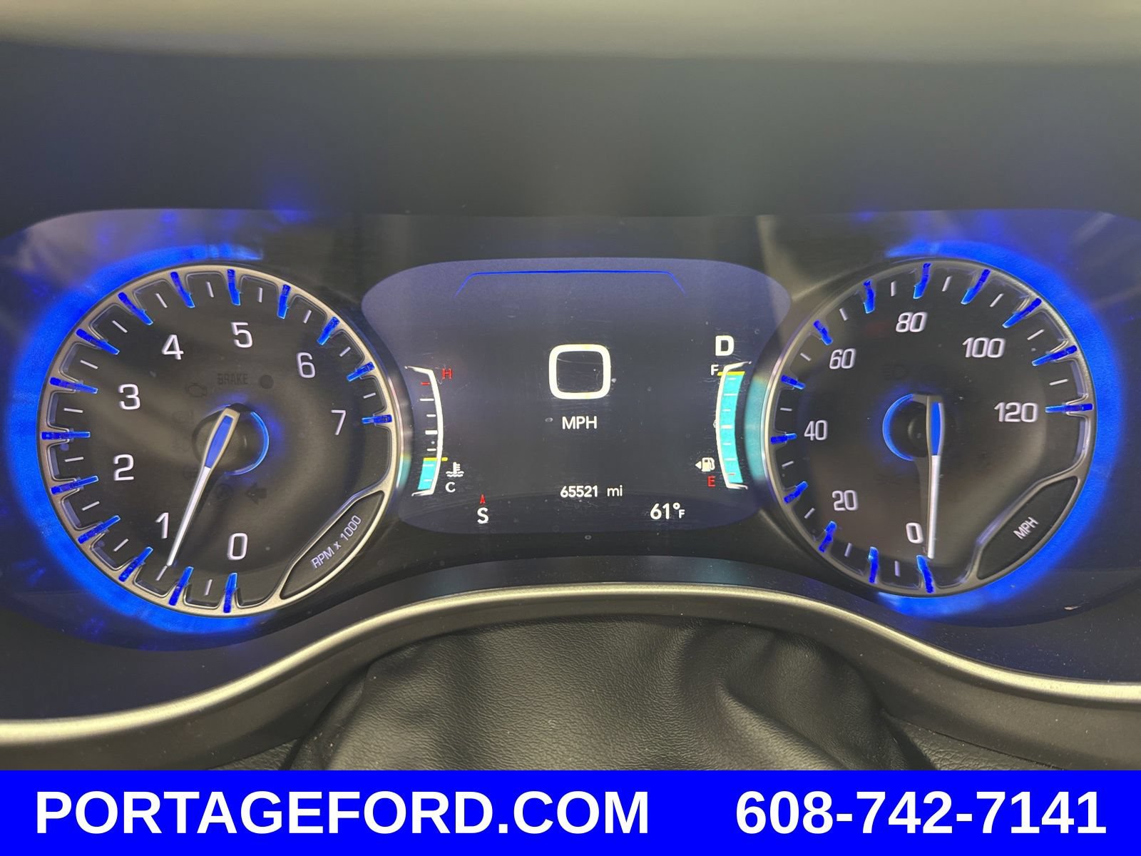 Used 2023 Chrysler Pacifica Touring-L FWD image 7