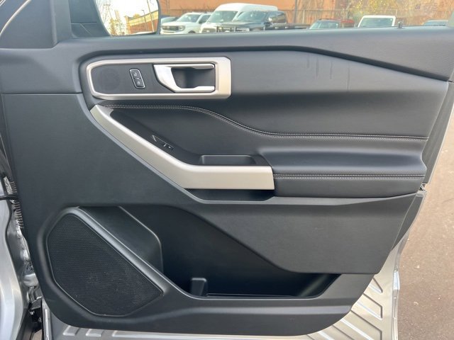 Used 2023 Ford Explorer XLT w/ Equipment Group 202A image 10