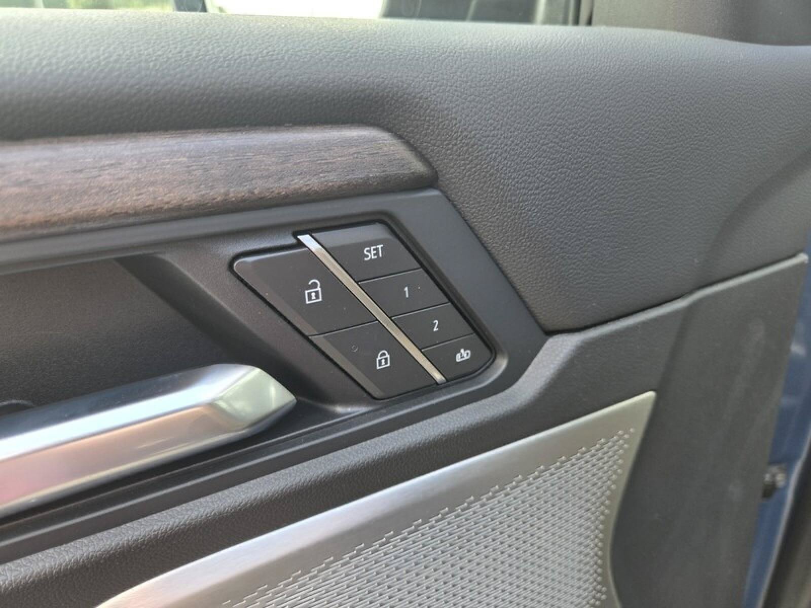 New 2026 GMC Acadia Denali Ultimate w/ LPO, Floor Liner Package FWD image 27