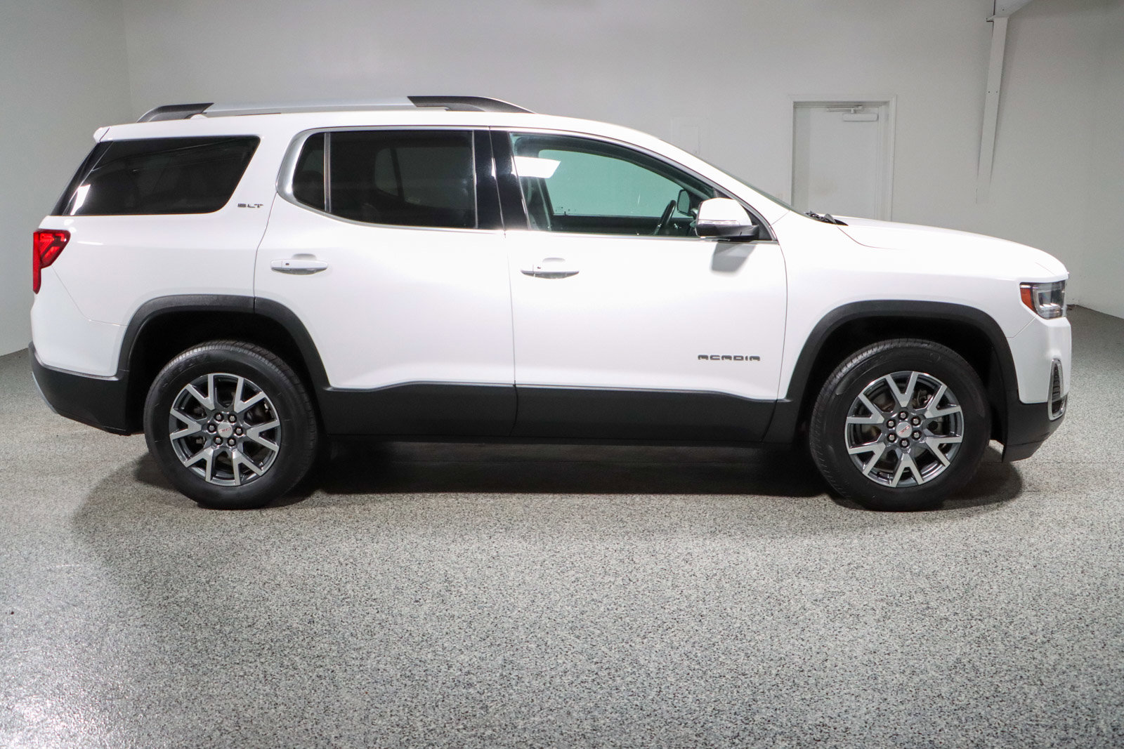 Used 2023 GMC Acadia SLT AWD/4WD image 6