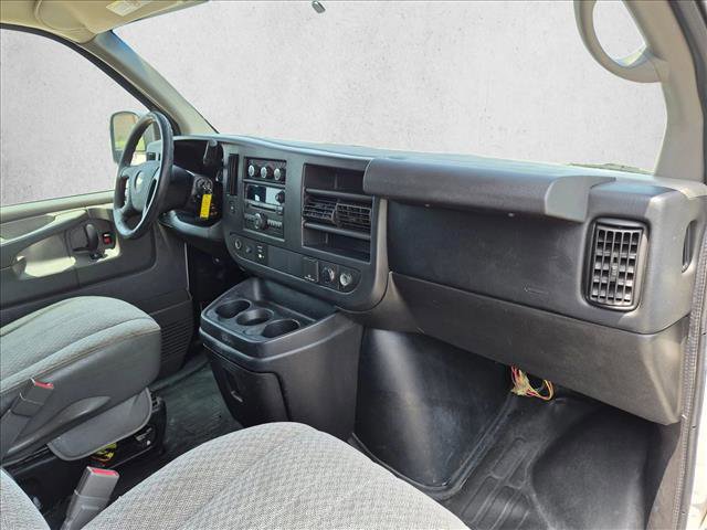 Used 2015 Chevrolet Express 2500 RWD image 21