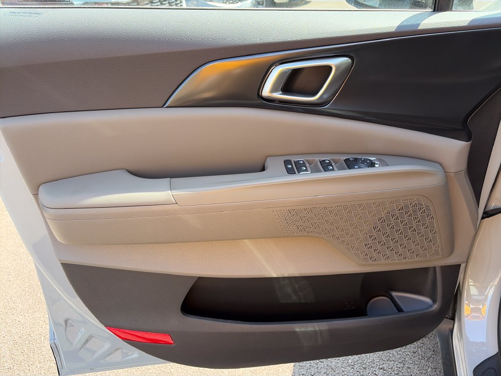 New 2027 Kia Carnival FWD image 16