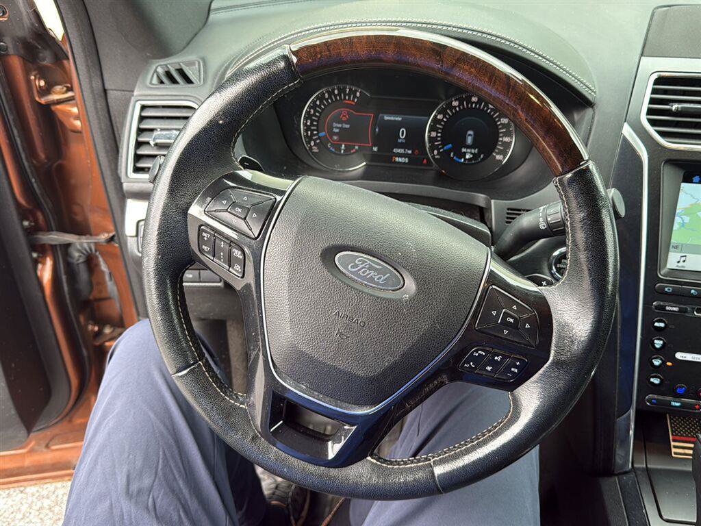 Used 2017 Ford Explorer Platinum AWD/4WD image 9