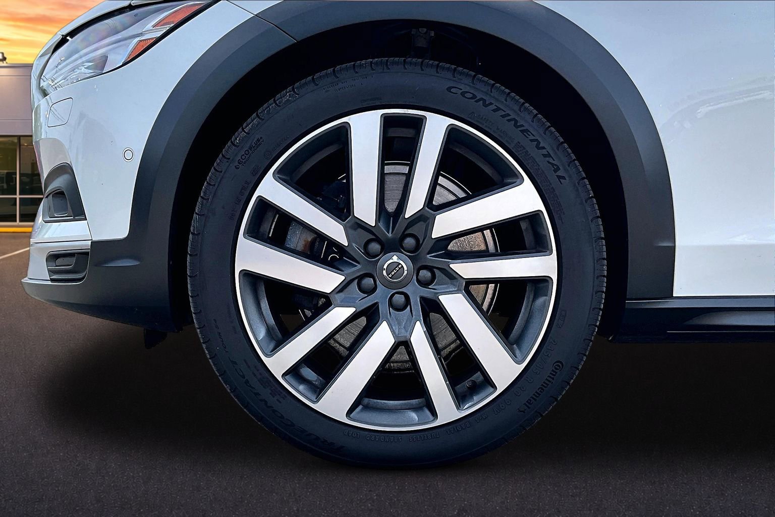 Used 2023 Volvo V90 B6 Cross Country Ultimate AWD/4WD image 9
