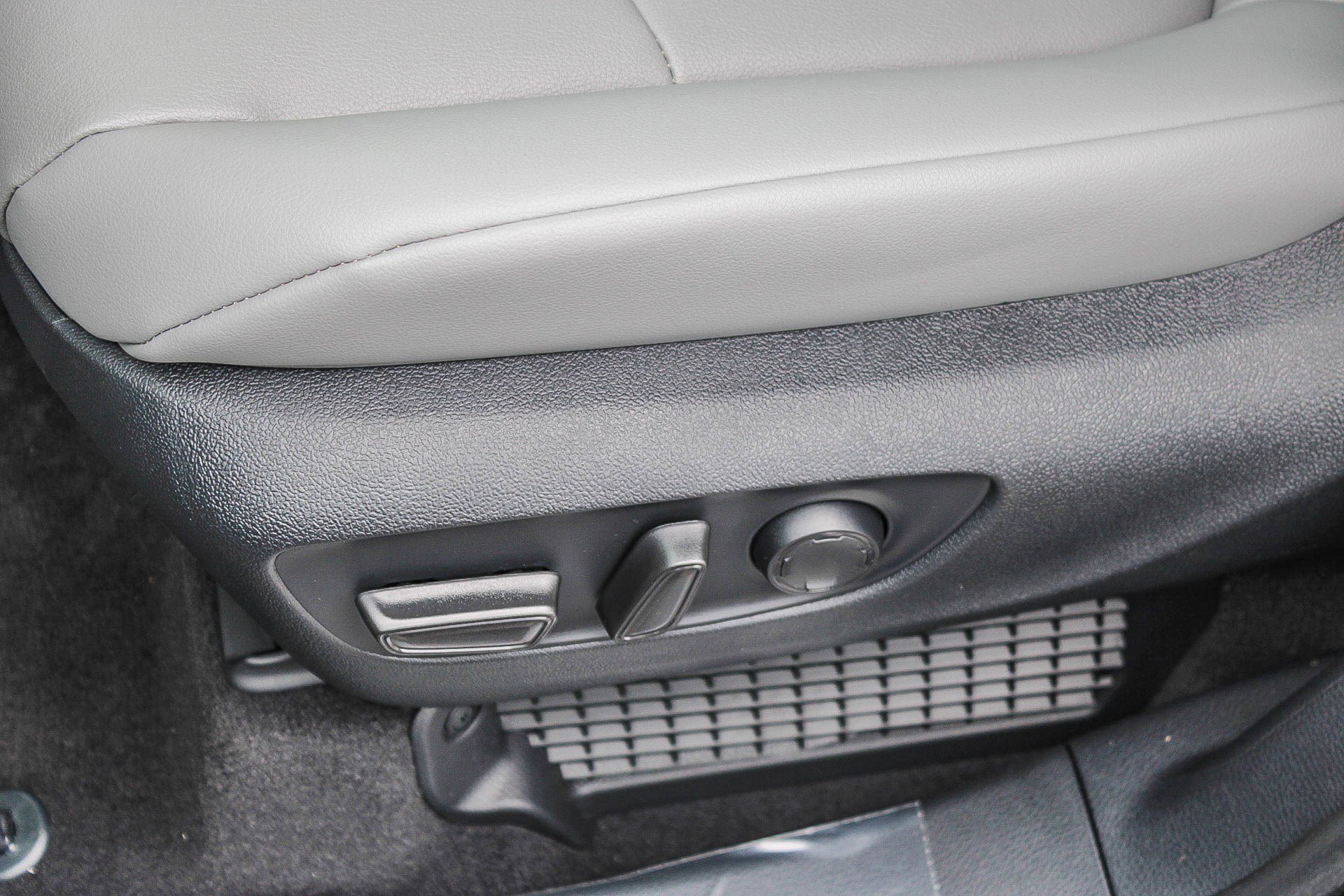 New 2026 Toyota Sienna XLE FWD image 24