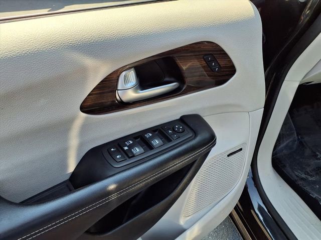Used 2022 Chrysler Pacifica Limited image 12