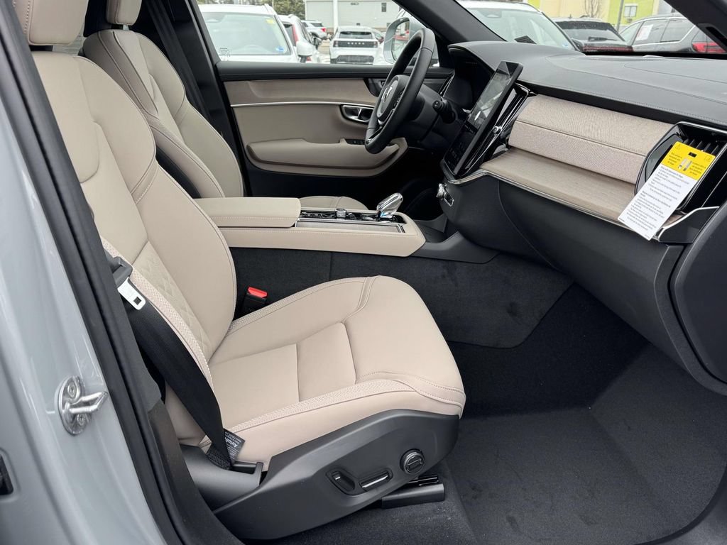 New 2026 Volvo XC90 T8 Plus w/ Protection Package Premier AWD/4WD image 12