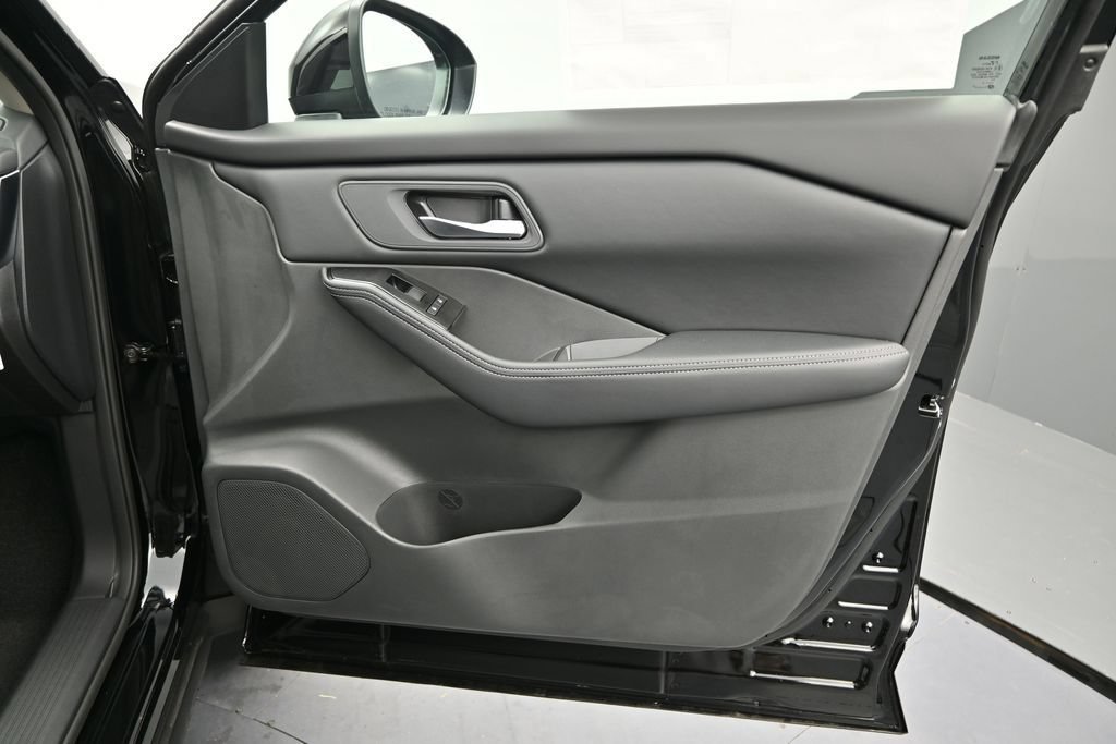 New 2026 Nissan Rogue SV FWD image 8