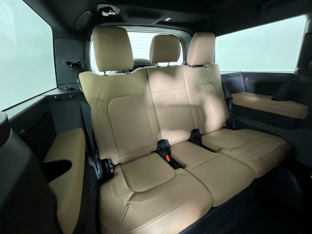 Used 2025 Land Rover Defender 130 X-Dynamic SE image 25