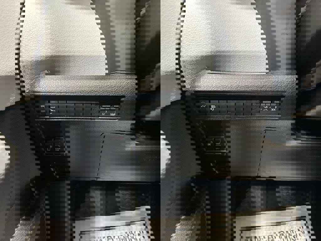 Used 2025 Toyota Sienna XLE image 17