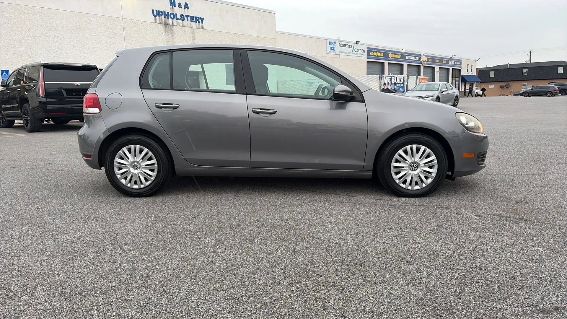 Used 2010 Volkswagen Golf 4-Door image 5