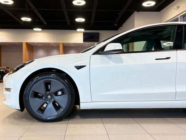 Used 2023 Tesla Model 3 Standard Range image 9