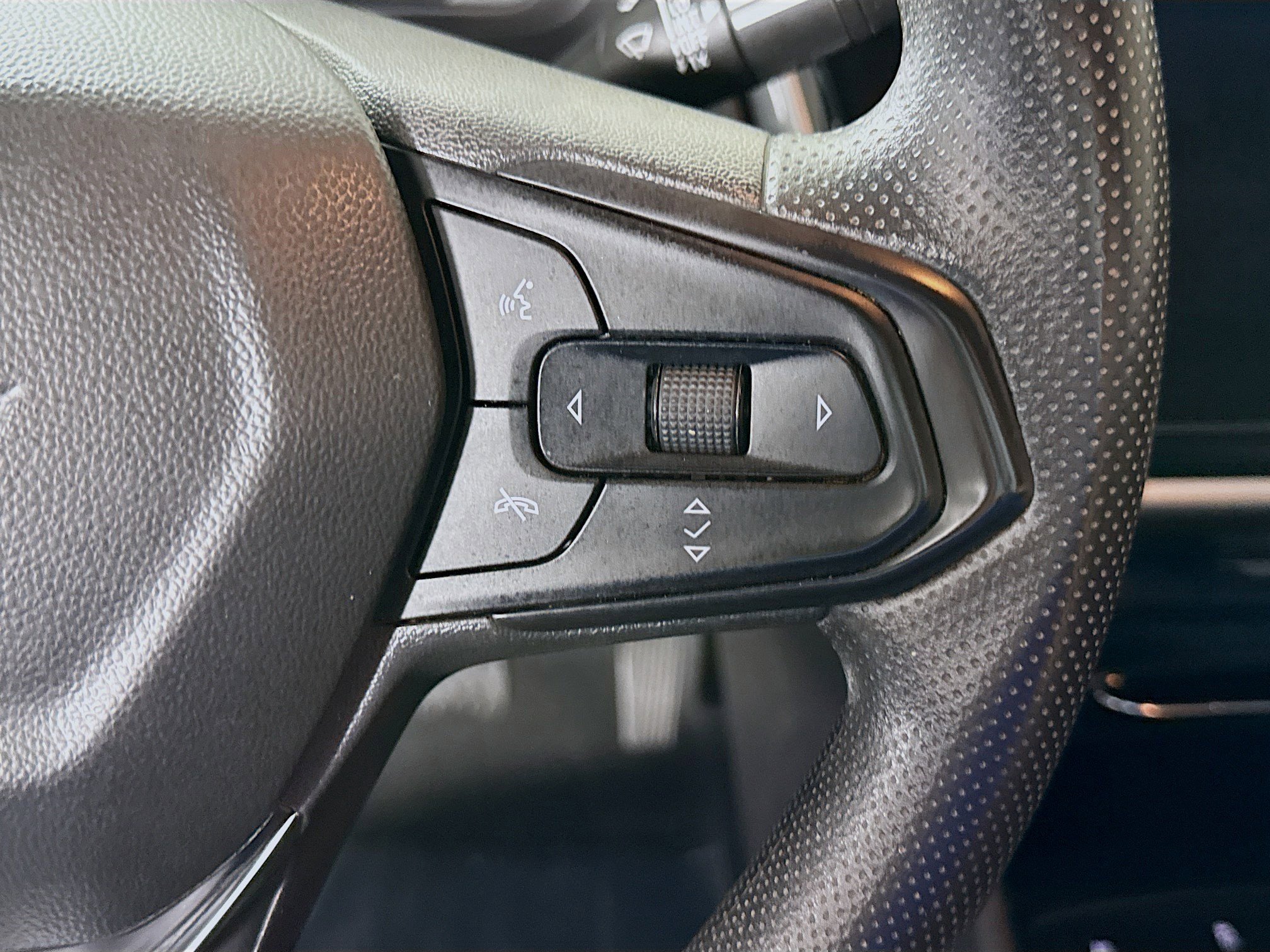 Used 2023 Chevrolet Bolt LT w/ Driver Confidence Package FWD image 15