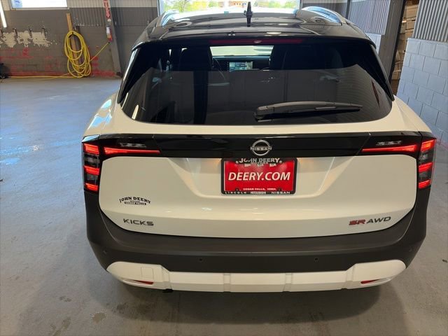 Certified 2025 Nissan Kicks SR w/ SR Premium Package AWD/4WD image 9