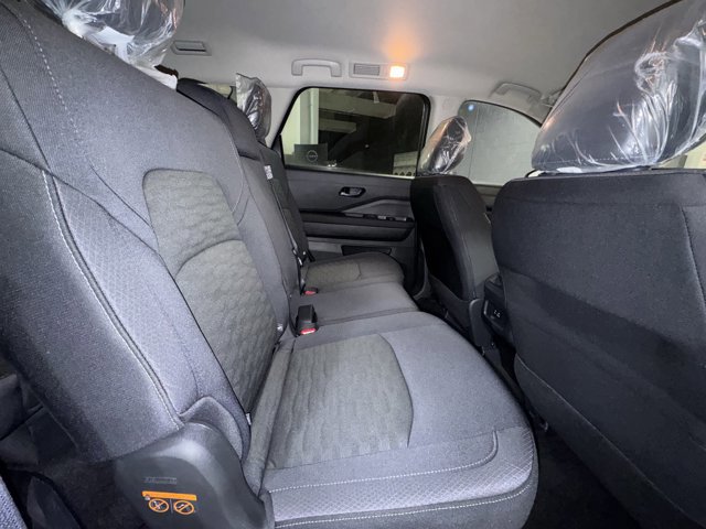 New 2025 Nissan Pathfinder S image 12