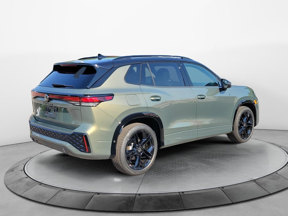 New 2026 Volkswagen Tiguan SE R-Line FWD image 7
