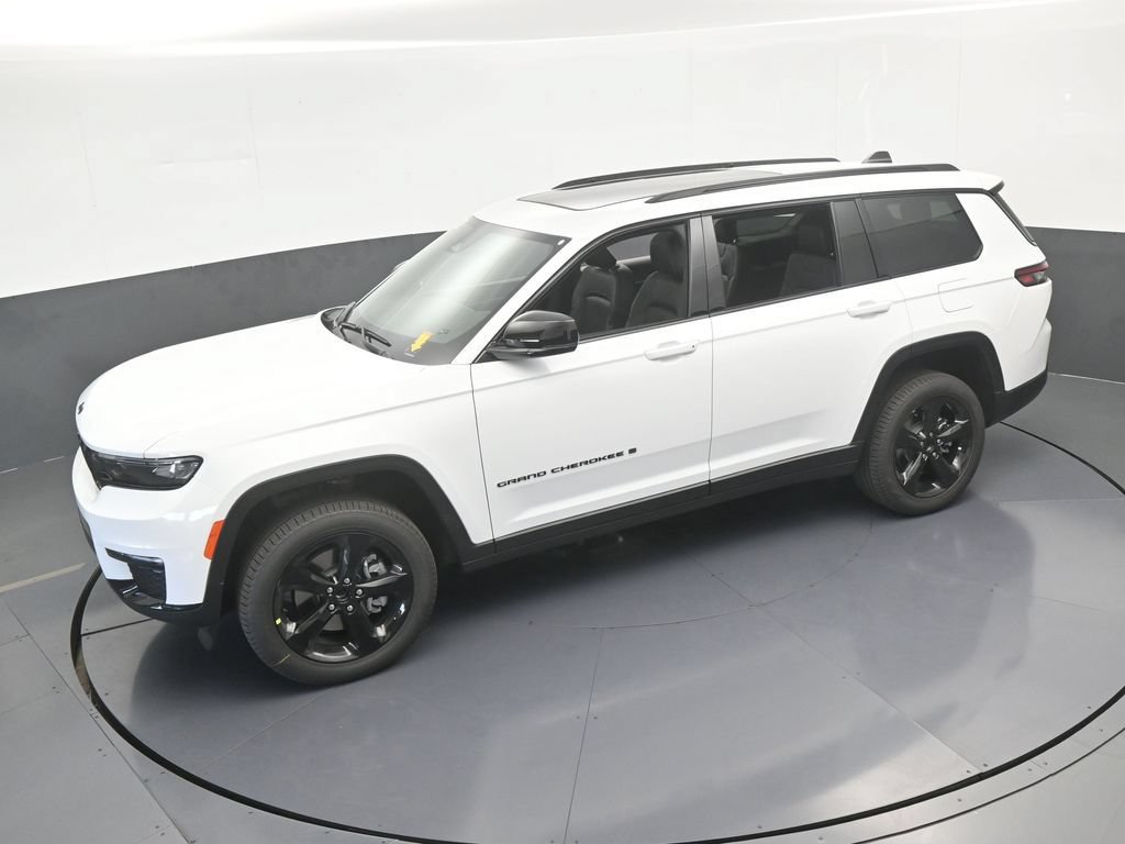 Used 2025 Jeep Grand Cherokee L Limited w/ Black Appearance Package AWD/4WD image 43