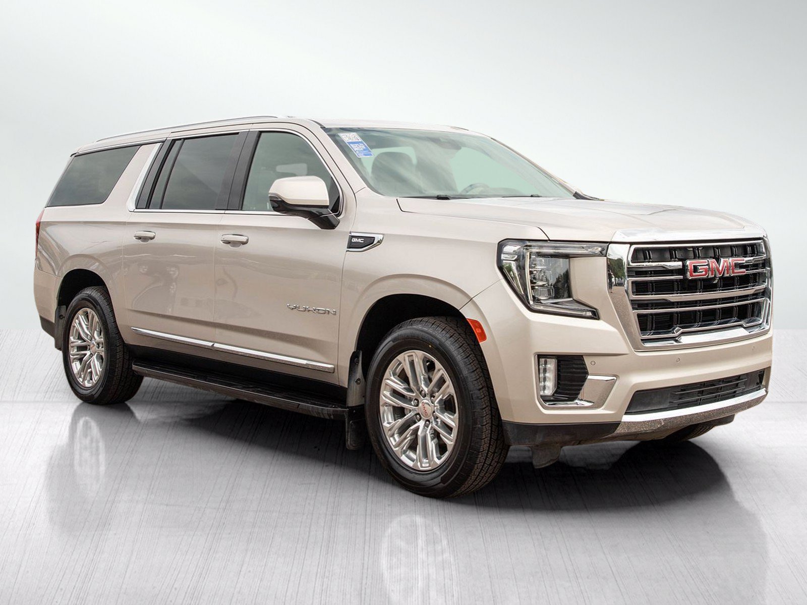 Used 2023 GMC Yukon XL SLT w/ SLT Premium Package AWD/4WD image 7