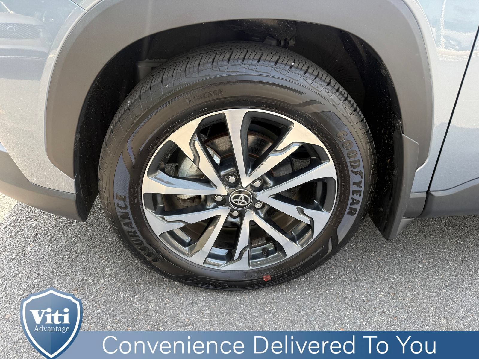 Used 2025 Toyota Corolla Cross XLE w/ Convenience Package AWD/4WD image 12