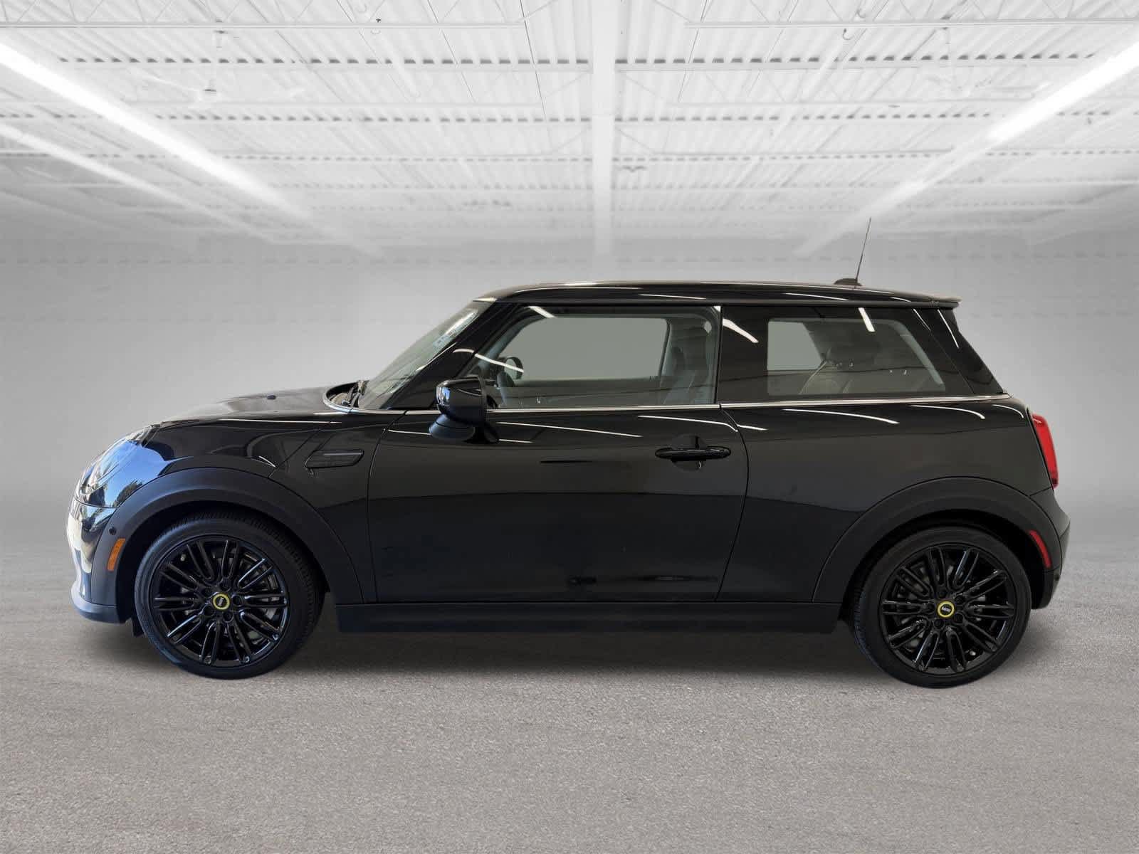 Used 2024 MINI Cooper SE FWD image 2