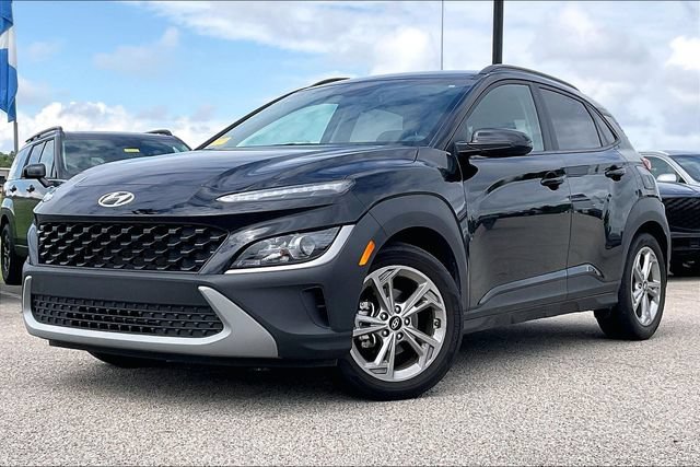 Used 2023 Hyundai Kona SEL w/ Cargo Package FWD image 2