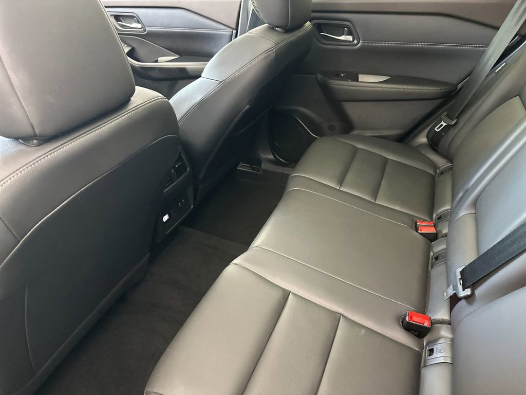 Used 2023 Nissan Rogue SL w/ SL Premium Package image 11