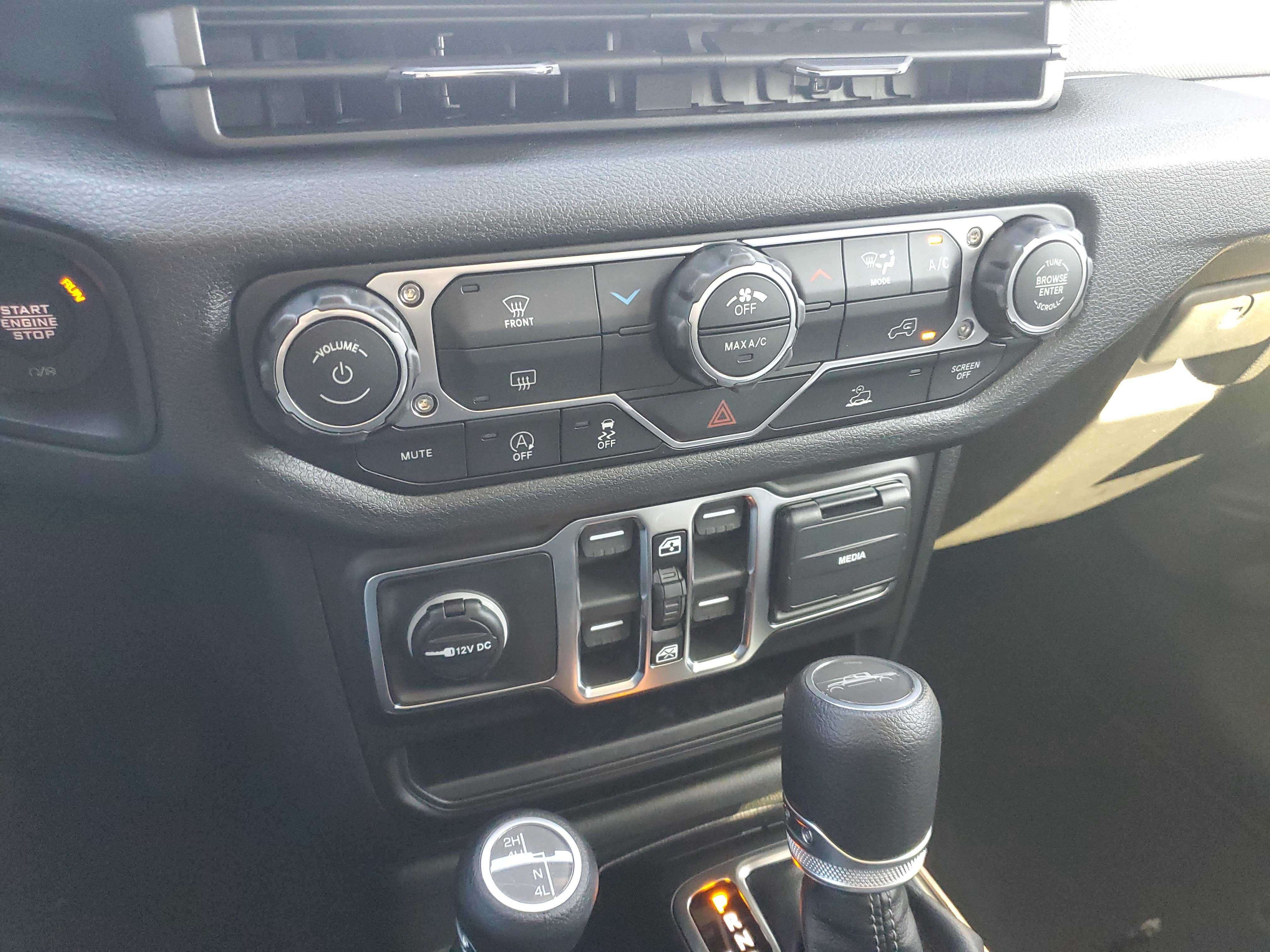 New 2026 Jeep Gladiator Sport AWD/4WD image 16