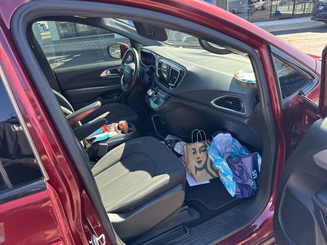 Used 2018 Chrysler Pacifica Touring Plus w/ S Appearance Package image 19