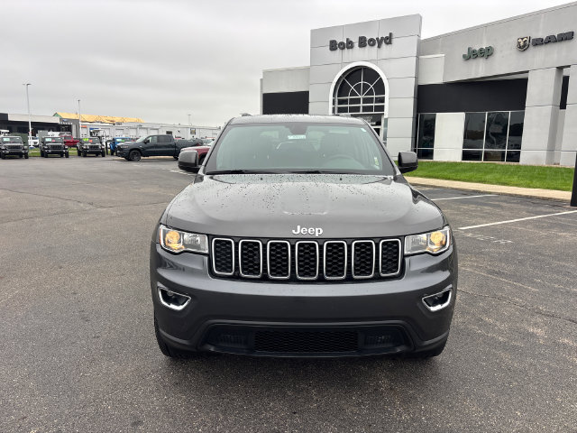 Used 2019 Jeep Grand Cherokee Laredo AWD/4WD image 2