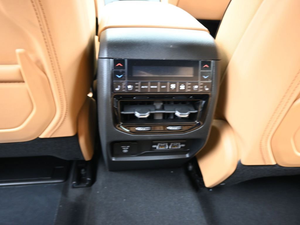 New 2025 Jeep Grand Cherokee Summit image 32