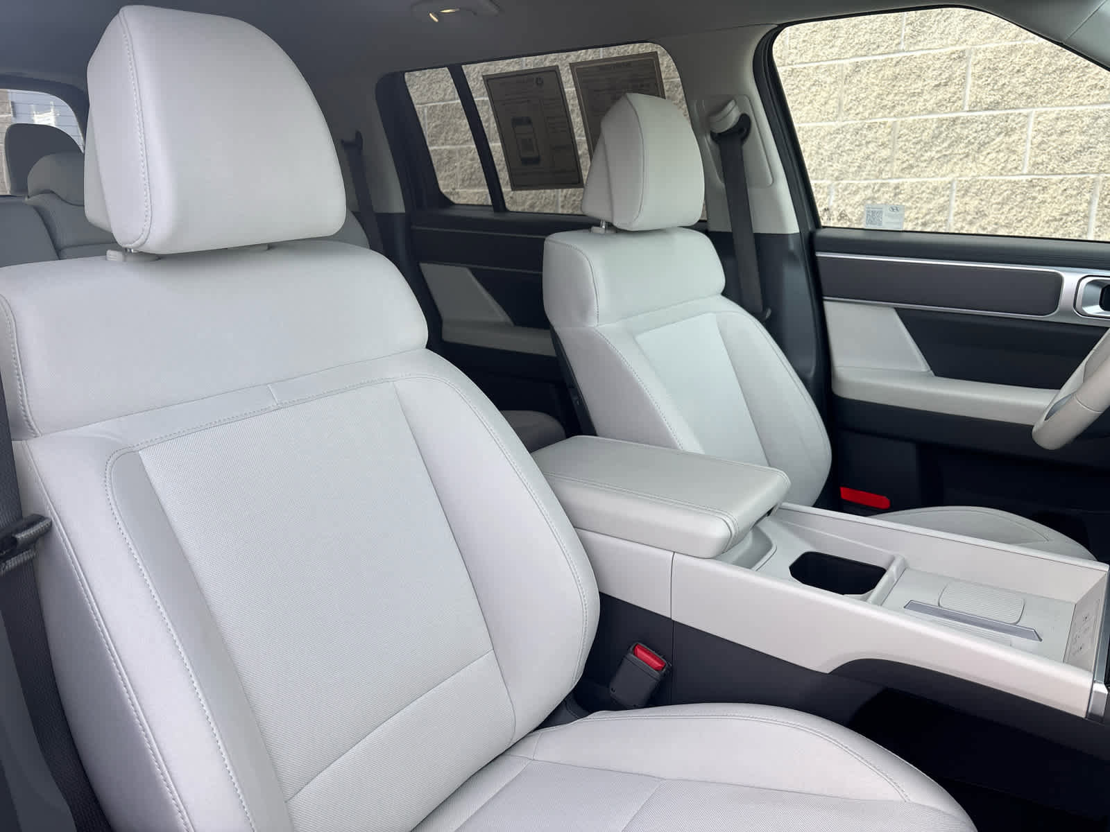 Used 2025 Hyundai Santa Fe SE image 35