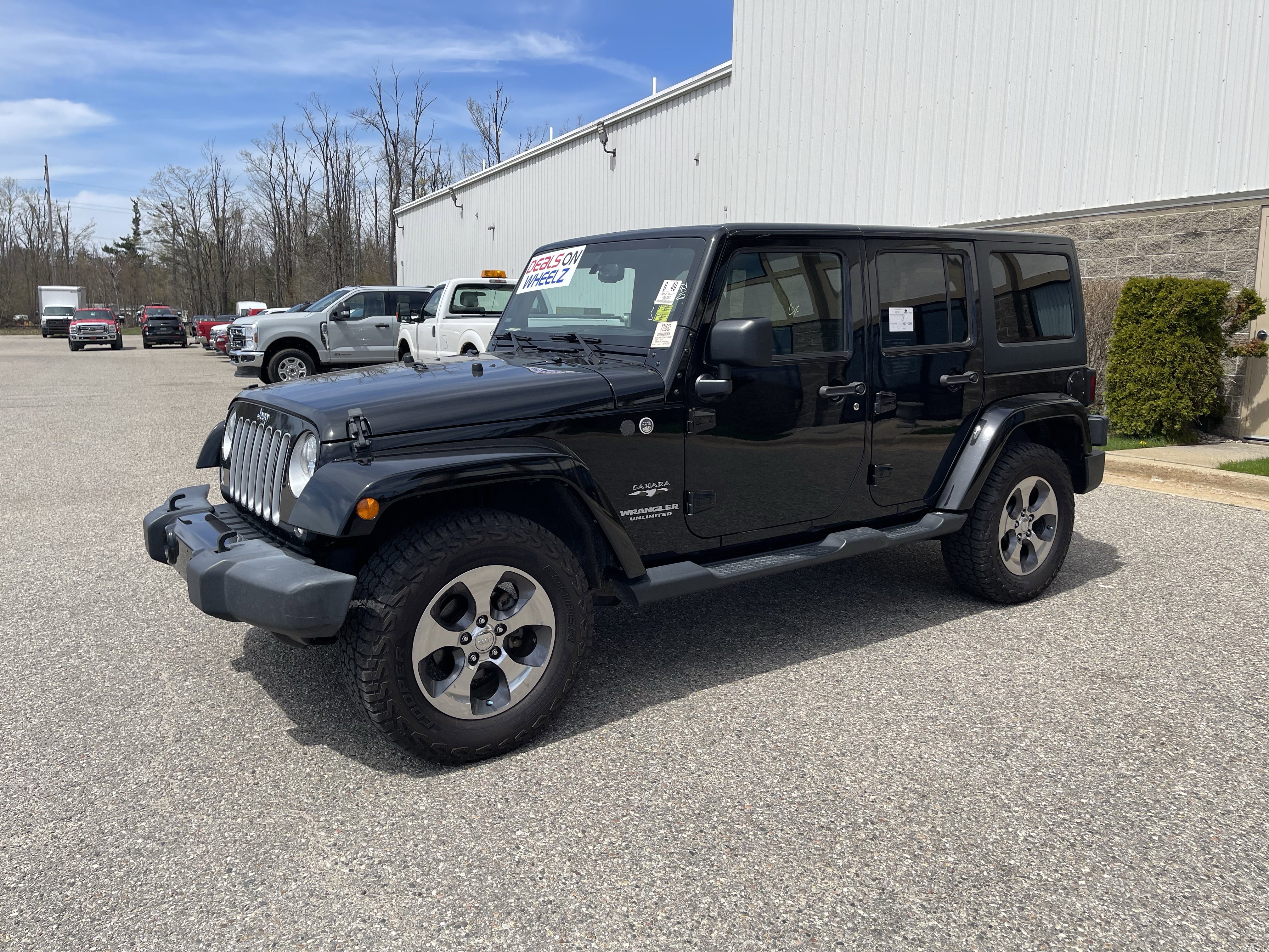 Used 2017 Jeep Wrangler Unlimited Sahara AWD/4WD image 8