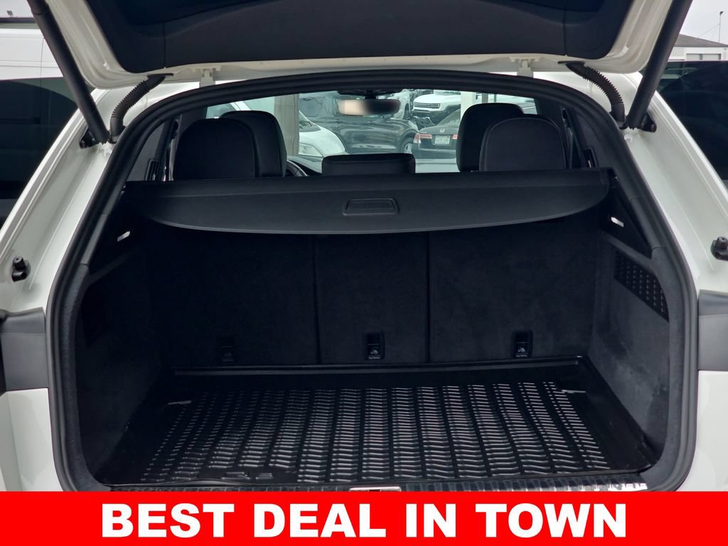Used 2019 Audi Q8 Premium Plus w/ Premium Plus AWD/4WD image 12