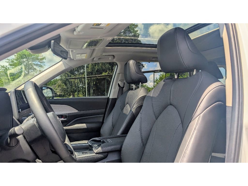 Used 2024 Toyota Grand Highlander Limited image 15