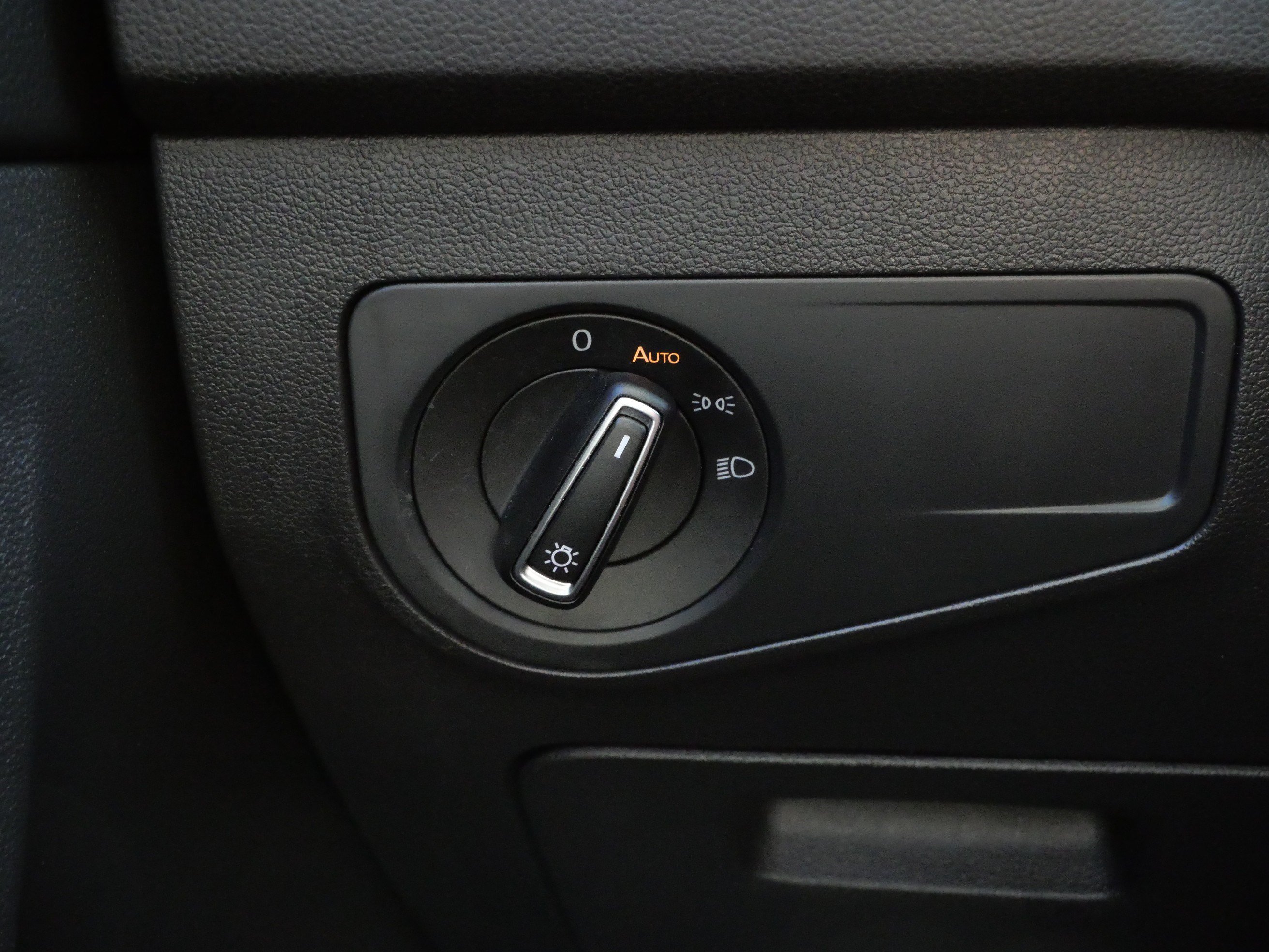 Certified 2023 Volkswagen Tiguan SE w/ Panoramic Sunroof Package FWD image 19