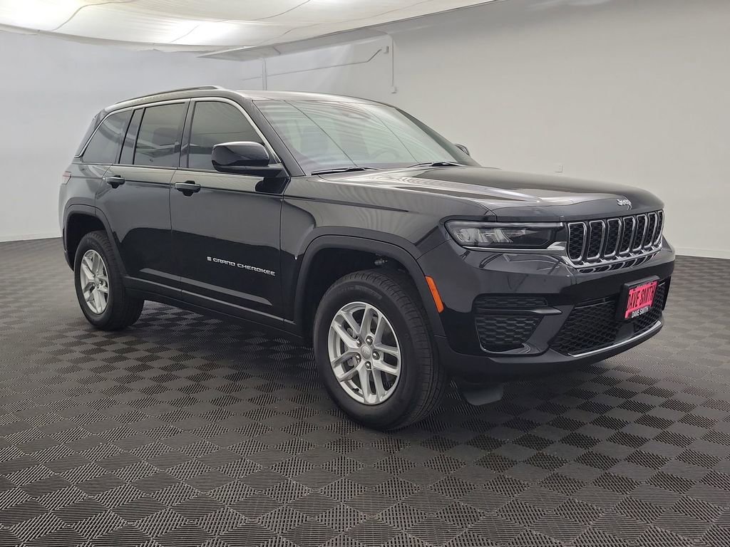 Used 2025 Jeep Grand Cherokee Laredo X w/ Trailer Tow Package image 6