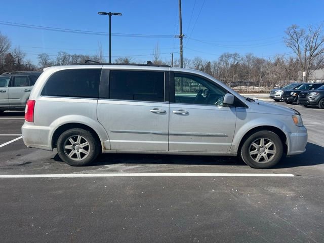 Used 2011 Chrysler Town & Country Touring image 3